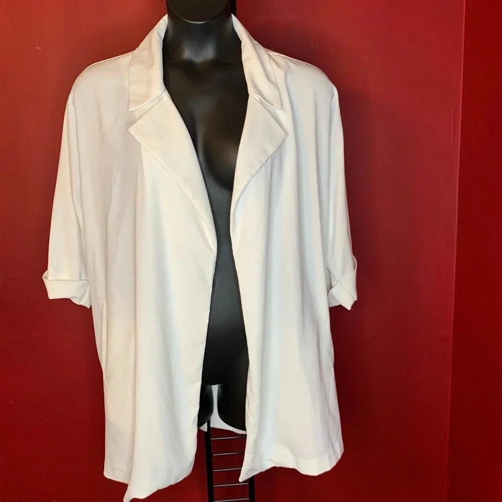 Forever 21 Contemporary White Open Blazer Size L